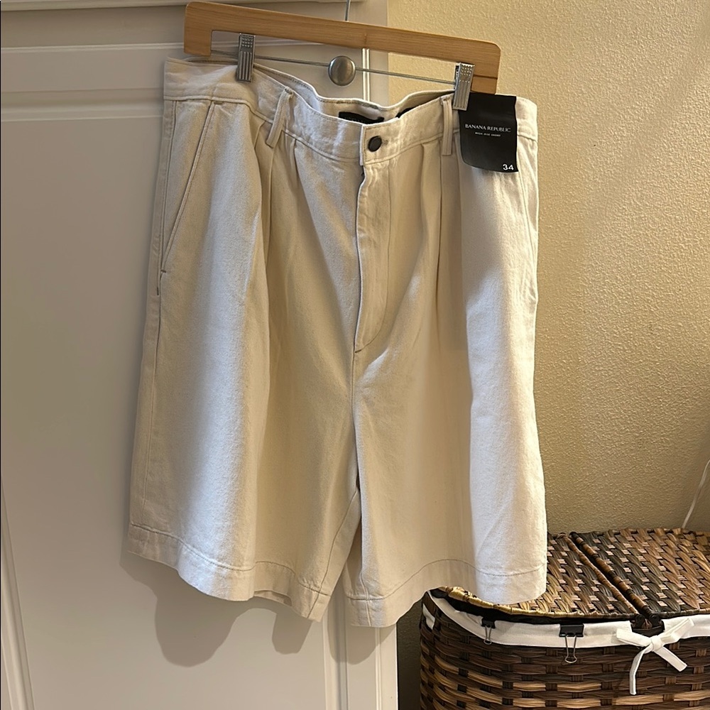 Banana Republic Cream Shorts women ^18